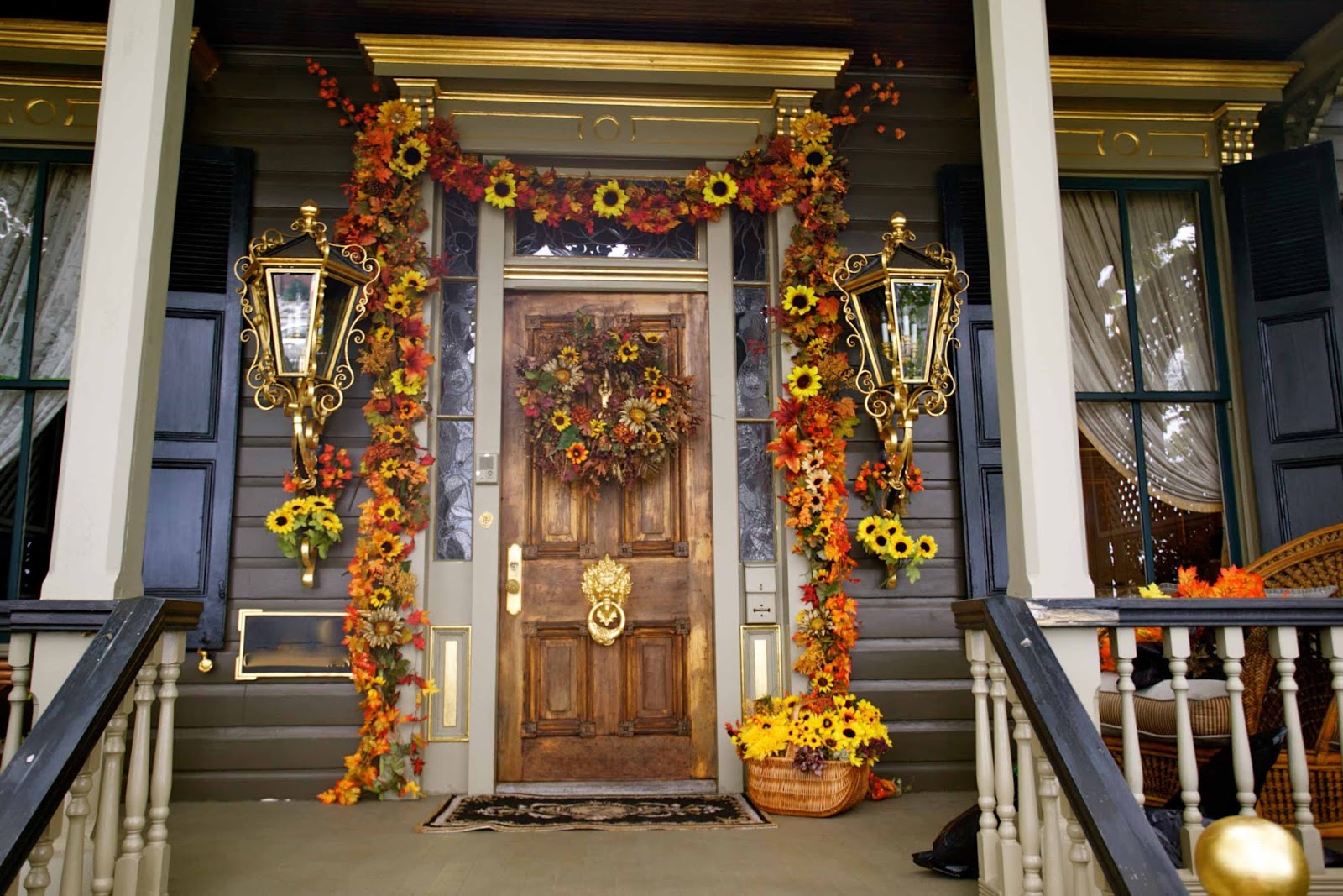 Decorate porch this fall