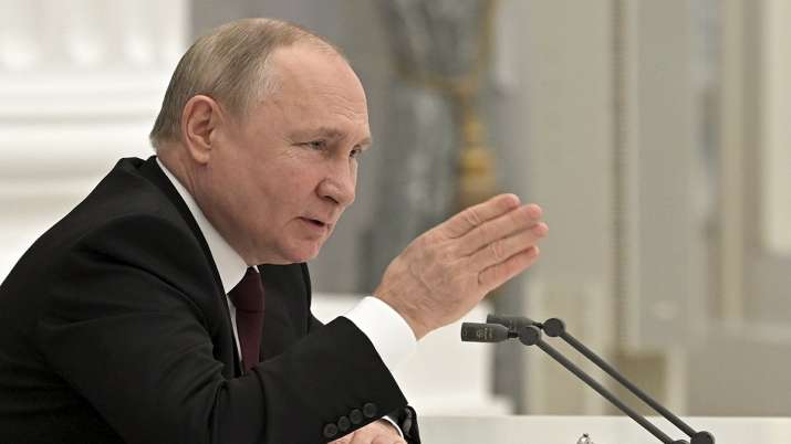 Putin is considering Russia and Ukraine conflict.