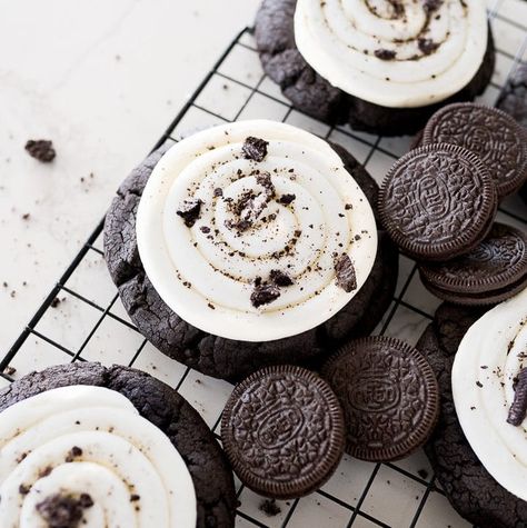 Chocolate Oreo Crumbl cookie with cream cheese filling and Oreo crumbs are really mouth-watering.