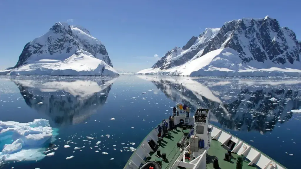 Get to know the interesting facts about the world’s largest lakes in Antarctica.
